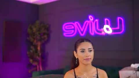 Snapshot of siennaruh chatting on 18, 11, 2025 Sienna online show from 18, 11, 2025