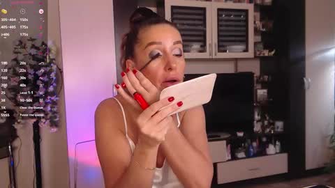 Snapshot of silenaa_sloussen chatting on 13, 11, 2025 silenaa_sloussen online show from 13, 11, 2025