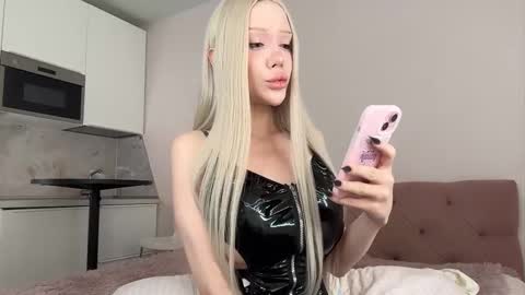 Snapshot of siliconepornstar chatting on 1, 10, 2025 Diana online show from 1, 10, 2025
