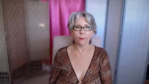 Snapshot of silky_petra2 chatting on 31, 10, 2025 petra daniels online show from 31, 10, 2025