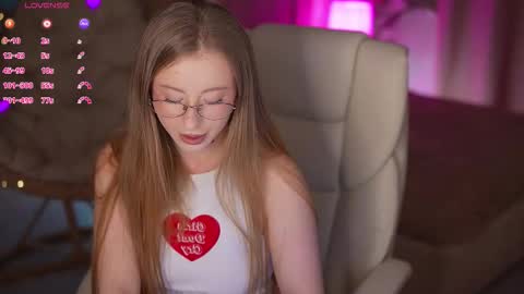 Snapshot of silverrmoon chatting on 27, 2, 2026 Kristina Kris online show from 27, 2, 2026