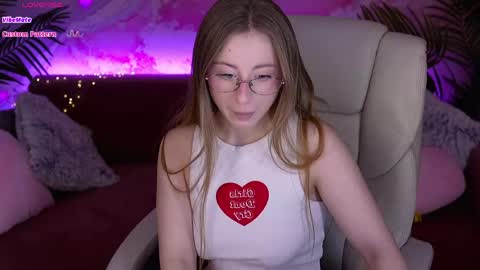 Snapshot of silverrmoon chatting on 7, 3, 2026 Kristina Kris online show from 7, 3, 2026