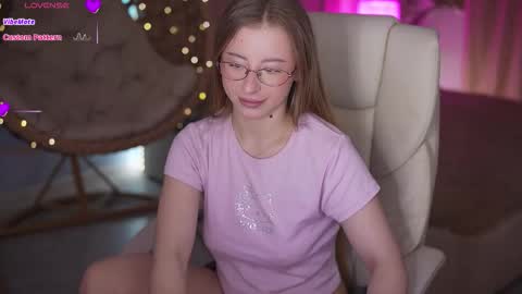 Snapshot of silverrmoon chatting on 9, 3, 2026 Kristina Kris online show from 9, 3, 2026