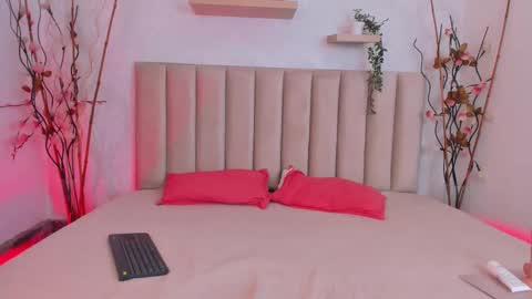 Snapshot of simona_brooke chatting on 1, 10, 2025 simona_brooke online show from 1, 10, 2025