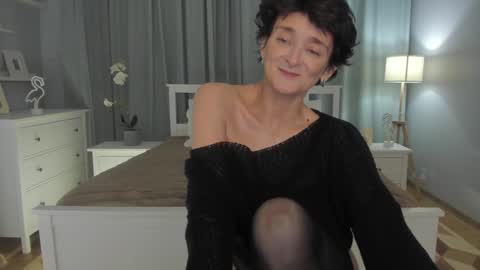 Snapshot of simonadebeauvoir chatting on 8, 2, 2025 Simona online show from 8, 2, 2025