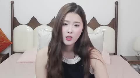 Snapshot of simonastephanie chatting on 26, 10, 2025 simonastephanie online show from 26, 10, 2025