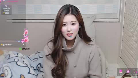 Snapshot of simonastephanie chatting on 25, 11, 2025 simonastephanie online show from 25, 11, 2025