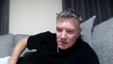 Snapshot of simplelife0 chatting on 14, 11, 2025 Ricky online show from 14, 11, 2025