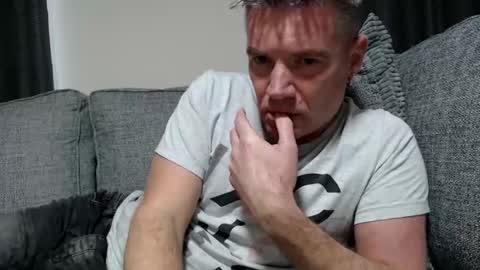 Snapshot of simplelife0 chatting on 18, 11, 2025 Ricky online show from 18, 11, 2025