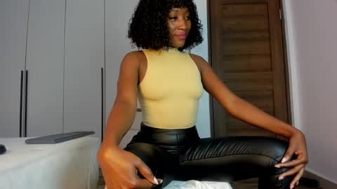 Snapshot of sincerre9_tara chatting on 18, 10, 2025 sincerre9_tara online show from 18, 10, 2025