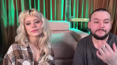 Snapshot of sinchronised chatting on 5, 3, 2026 Alissa and Arthur online show from 5, 3, 2026