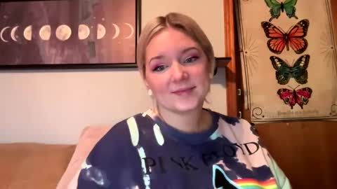 Snapshot of singlesexymom chatting on 1, 1, 2025 singlesexymom online show from 1, 1, 2025
