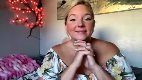 Snapshot of singlesexymom chatting on 25, 9, 2025 singlesexymom online show from 25, 9, 2025