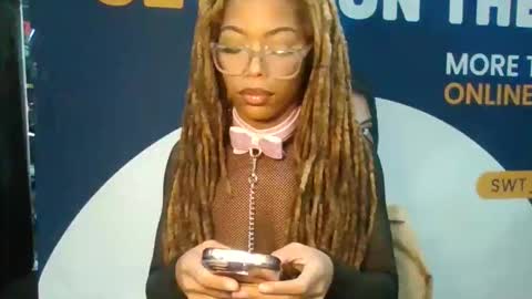 Snapshot of sipofsummer chatting on 25, 10, 2025  U M M E R online show from 25, 10, 2025