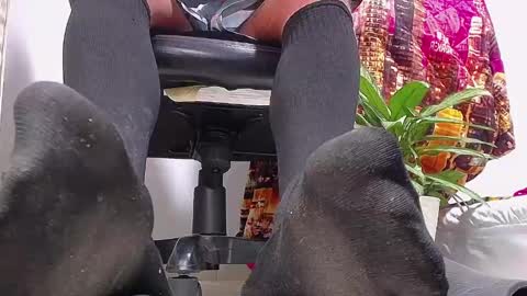 only foot                         worshipers here online show from 20, 12, 2024