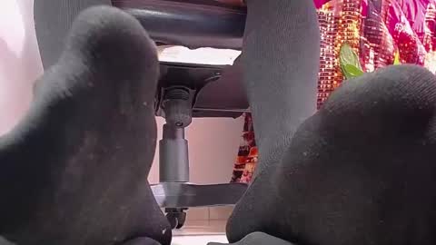 only foot                         worshipers here online show from 22, 12, 2024