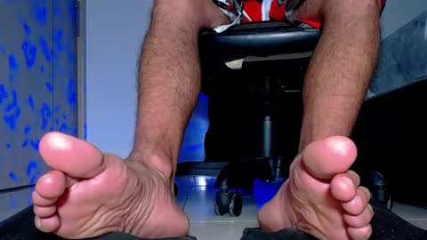 only foot                         worshipers here online show from 27, 9, 2025