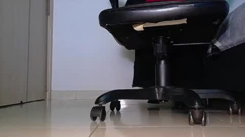 only foot                         worshipers here online show from 19, 10, 2025