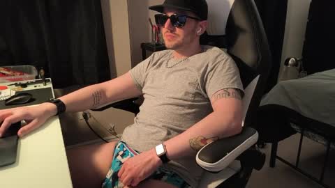 Sir Daddy McQween online show from 2, 4, 2026