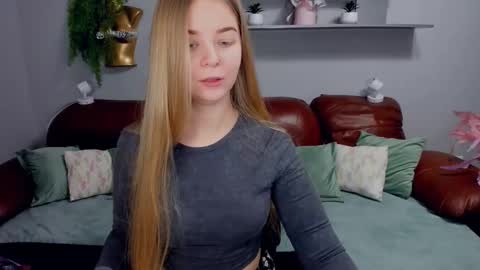 SirenaBloom online show from 4, 3, 2026