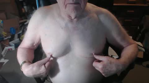 Snapshot of sjbottomboi chatting on 12, 11, 2025 sjbottomboi online show from 12, 11, 2025