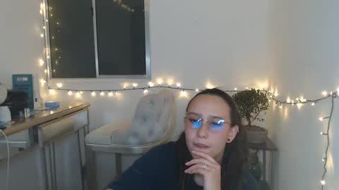 Snapshot of skarlet_adams chatting on 31, 1, 2025 Alice online show from 31, 1, 2025