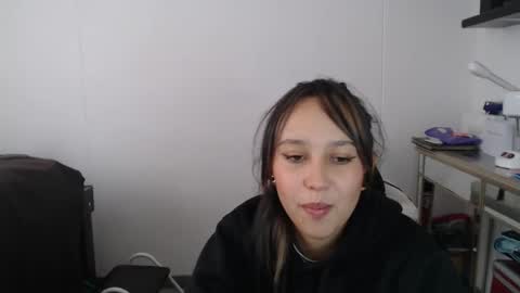 Snapshot of skarlet_adams chatting on 6, 3, 2025 Alice online show from 6, 3, 2025