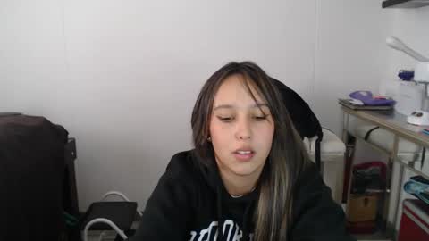 Snapshot of skarlet_adams chatting on 6, 3, 2025 Alice online show from 6, 3, 2025