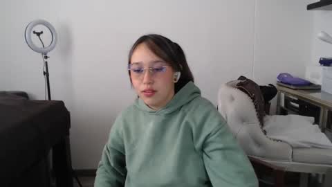 Snapshot of skarlet_adams chatting on 10, 3, 2025 Alice online show from 10, 3, 2025