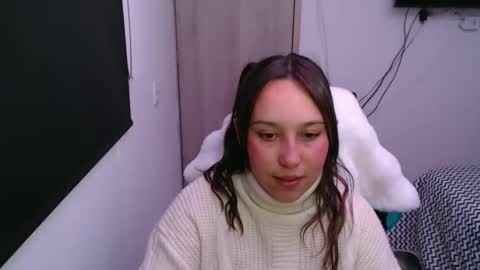 Snapshot of skarlet_adams chatting on 8, 10, 2025 Alice online show from 8, 10, 2025