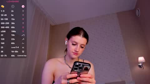 Snapshot of skinny_alice chatting on 15, 10, 2025 Alice GMT 2 Mon Tues Thur Fri Sun 0300am-0900am online show from 15, 10, 2025