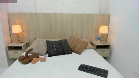 Emily Rojas online show from 20, 11, 2025