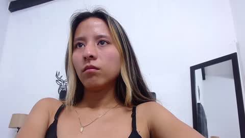 skinny_hottie18 online show from 10, 12, 2024