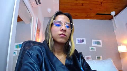 skinny_hottie18 online show from 9, 1, 2025