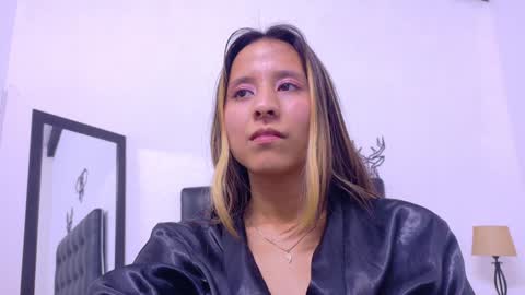 skinny_hottie18 online show from 18, 1, 2025