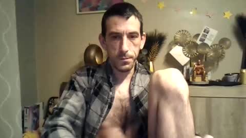 Snapshot of skinnybigcock2 chatting on 18, 12, 2024 SkinnyBigCock2 online show from 18, 12, 2024