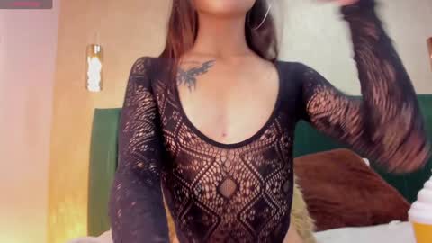 Snapshot of skinnydoll_1 chatting on 4, 1, 2025 Mila online show from 4, 1, 2025