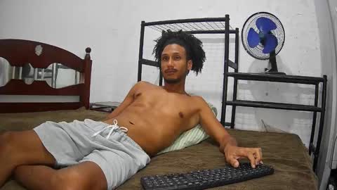 Snapshot of skinnylatinman chatting on 30, 9, 2025 Skinny Latin Man online show from 30, 9, 2025