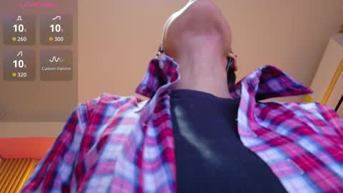 Snapshot of skinnyneighbour_ chatting on 4, 11, 2025 Karla online show from 4, 11, 2025