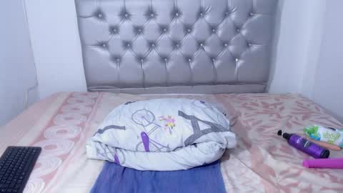 Snapshot of skinnyy_andtight chatting on 8, 2, 2025 Alexa online show from 8, 2, 2025