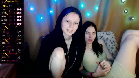 Iska Im genderfluid theyheshenot use ht have reasons and Mia my t-gf sheher online show from 28, 1, 2025