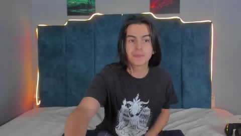 Snapshot of sky_liink chatting on 17, 10, 2025 Santiago online show from 17, 10, 2025