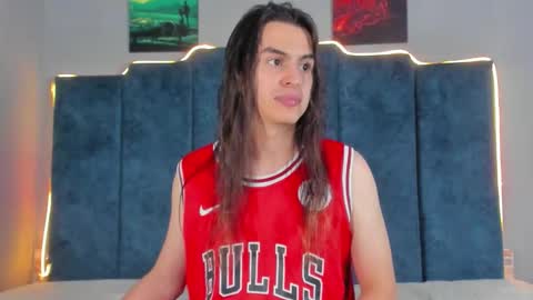 Snapshot of sky_liink chatting on 20, 10, 2025 Santiago online show from 20, 10, 2025