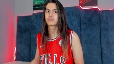 Snapshot of sky_liink chatting on 31, 10, 2025 Santiago online show from 31, 10, 2025