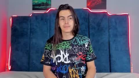 Snapshot of sky_liink chatting on 4, 11, 2025 Santiago online show from 4, 11, 2025