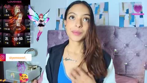 Snapshot of skye_moore chatting on 3, 10, 2025 skye moore online show from 3, 10, 2025