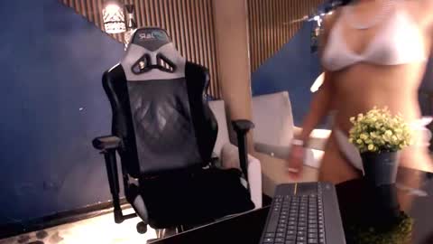 Snapshot of skylerbloom chatting on 20, 9, 2025 skylerbloom online show from 20, 9, 2025