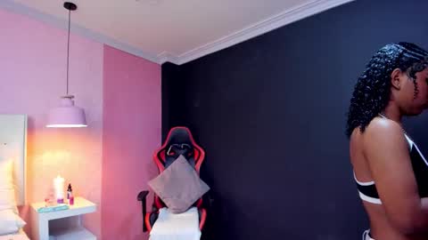 Snapshot of skylerbloom chatting on 20, 10, 2025 skylerbloom online show from 20, 10, 2025