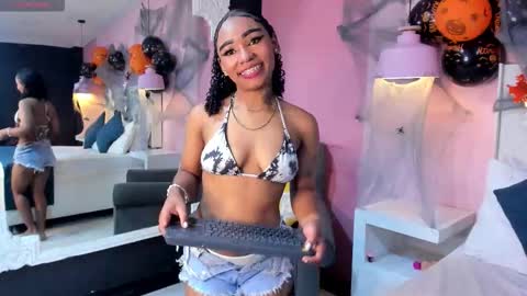 Snapshot of skylerbloom chatting on 25, 10, 2025 skylerbloom online show from 25, 10, 2025