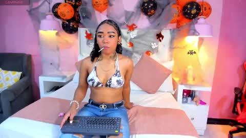 Snapshot of skylerbloom chatting on 29, 10, 2025 skylerbloom online show from 29, 10, 2025